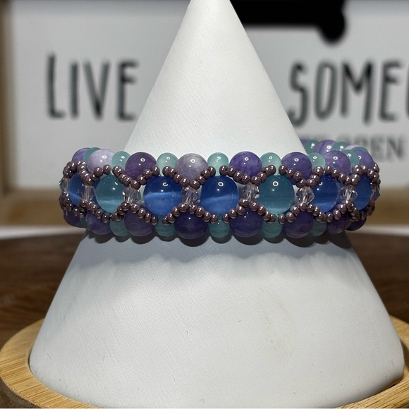 Beautiful Artisan Handmade beaded bracelet - Picture 1 of 7